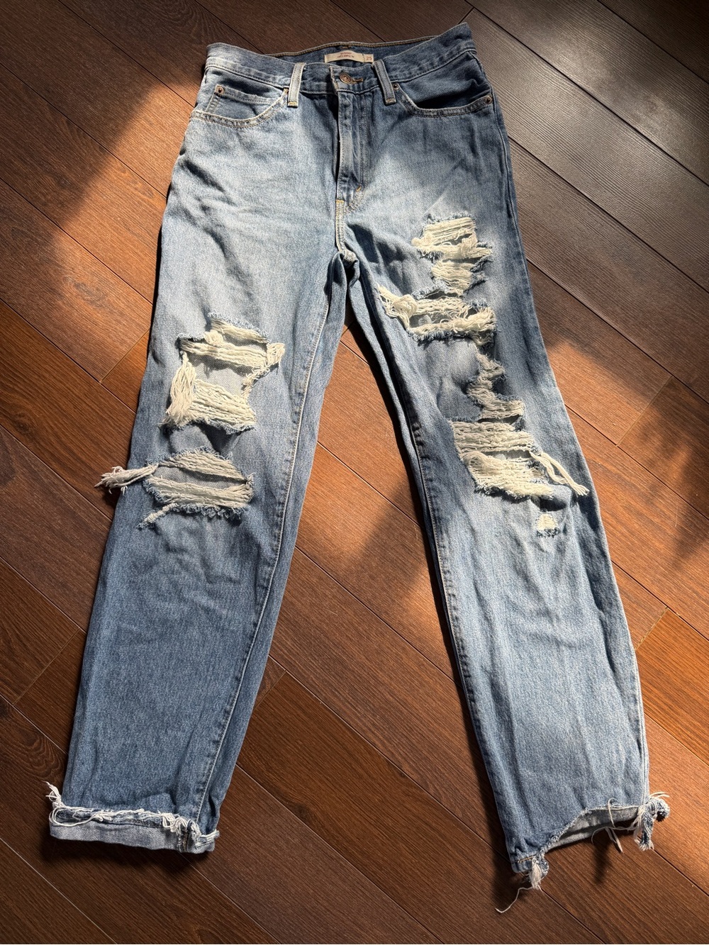 Levi’s Distressed Light Blue Women's Ripped Jeans